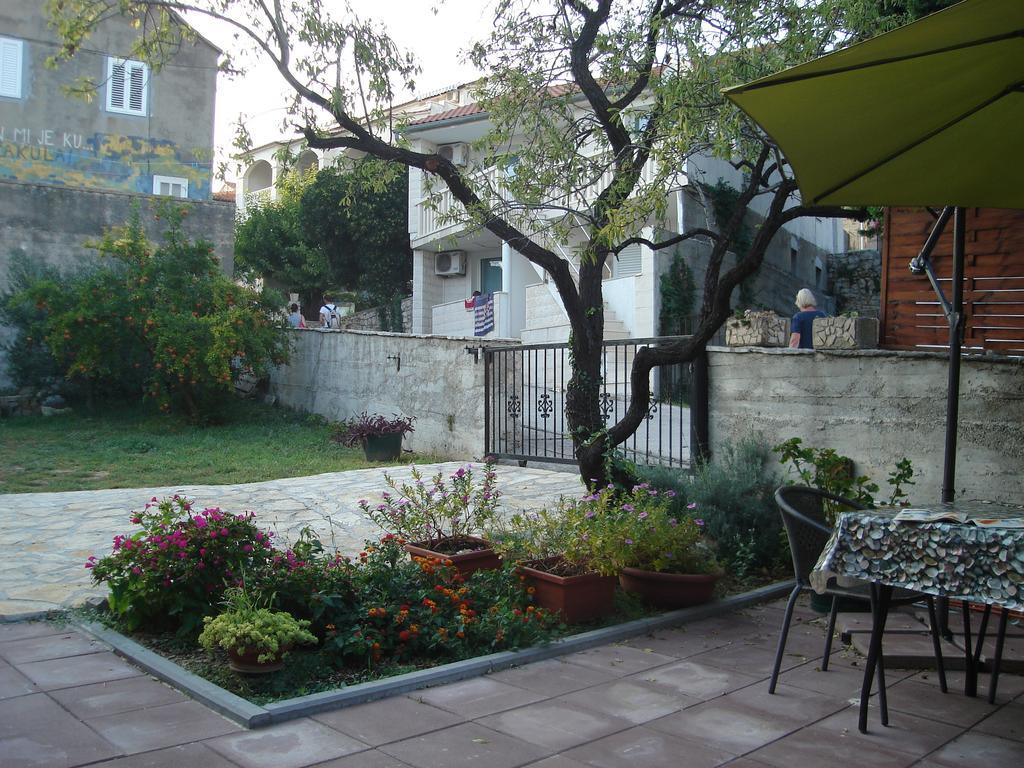 Zoe Apartment