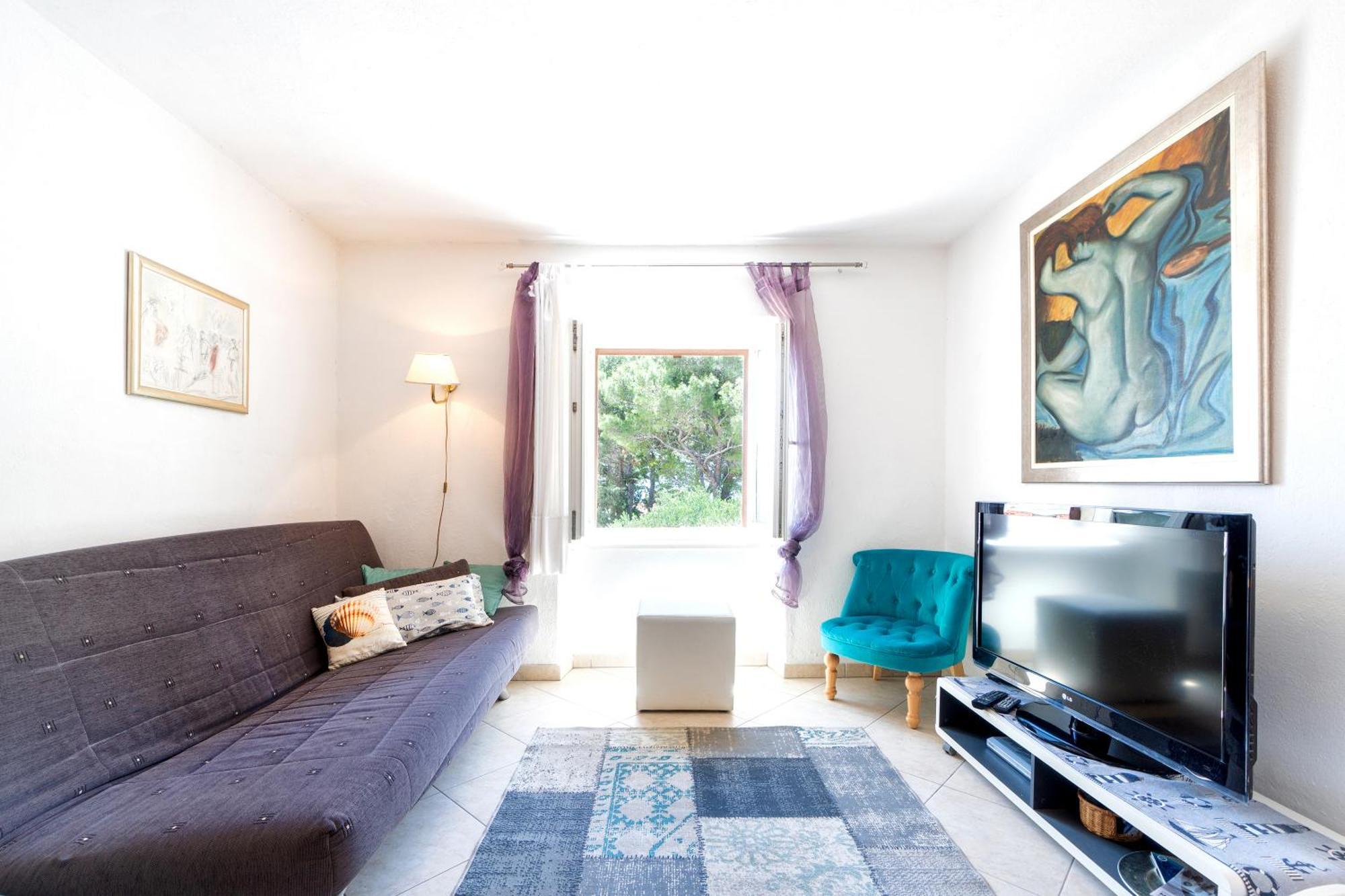 Zoe Apartment Bol