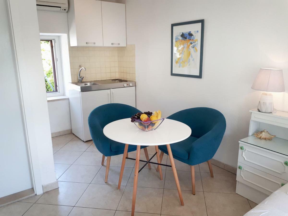 Zoe Apartment